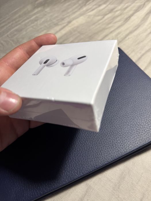Casti asemanatoare cu Airpods foarte calitative