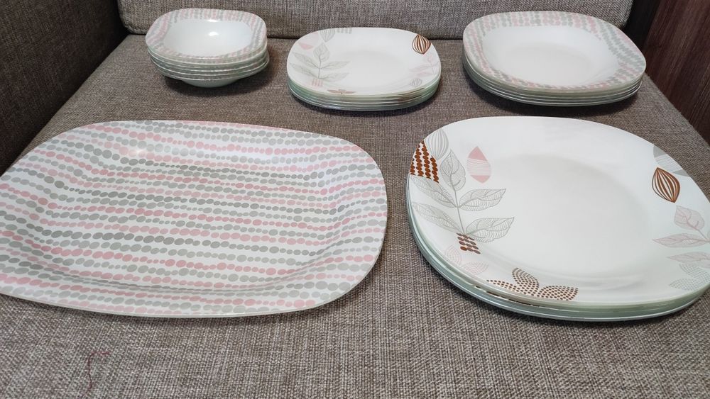 Столовый сервиз. Стекло. Новый, в упаковке. 25 предметов.