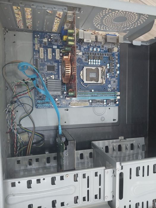 Продам три пк внутри есть всякое