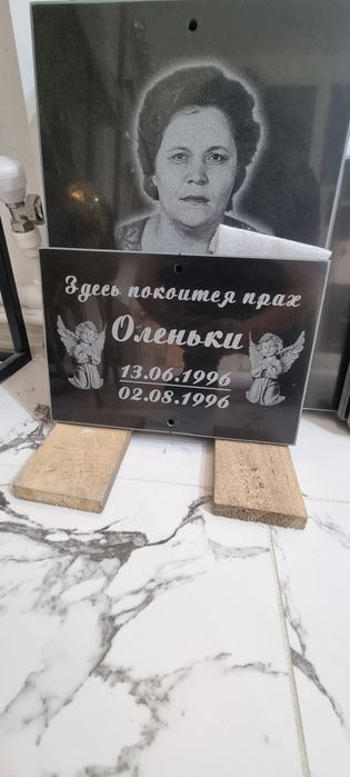 Таблички на крест, памятник,гранит, установка