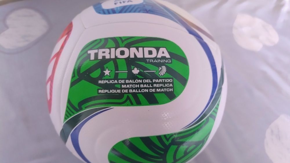 Minge fotbal: Adidas  TRIONDA