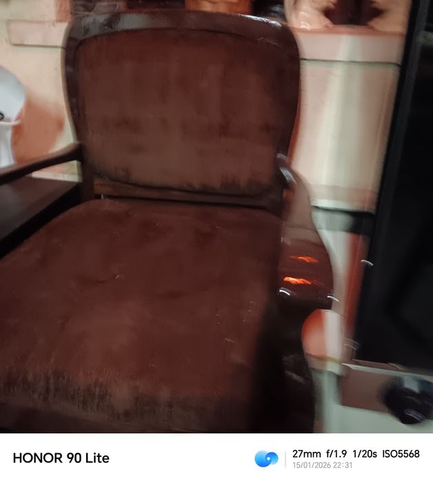 Стар дървен  ретро стол