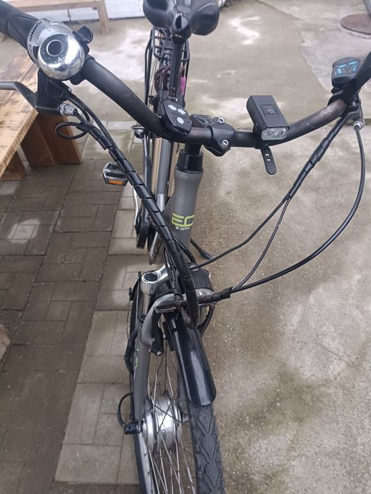 Bicicleta asistată electric