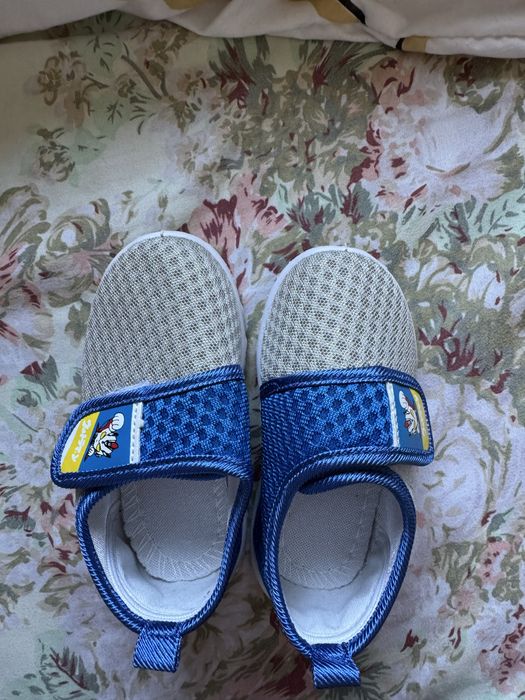 Детские кроссовки.