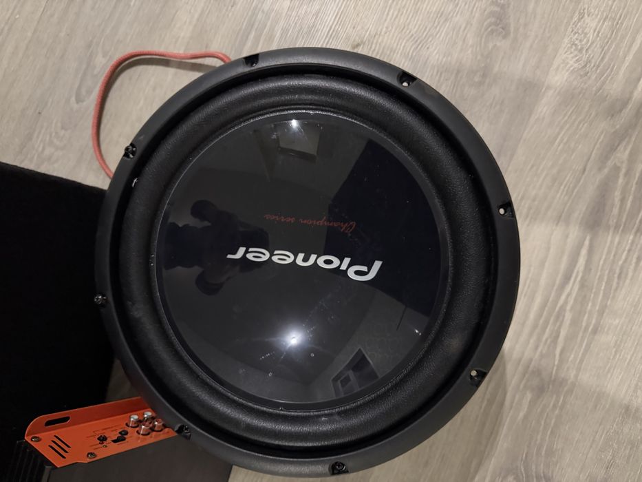 Сабвуфер.        .