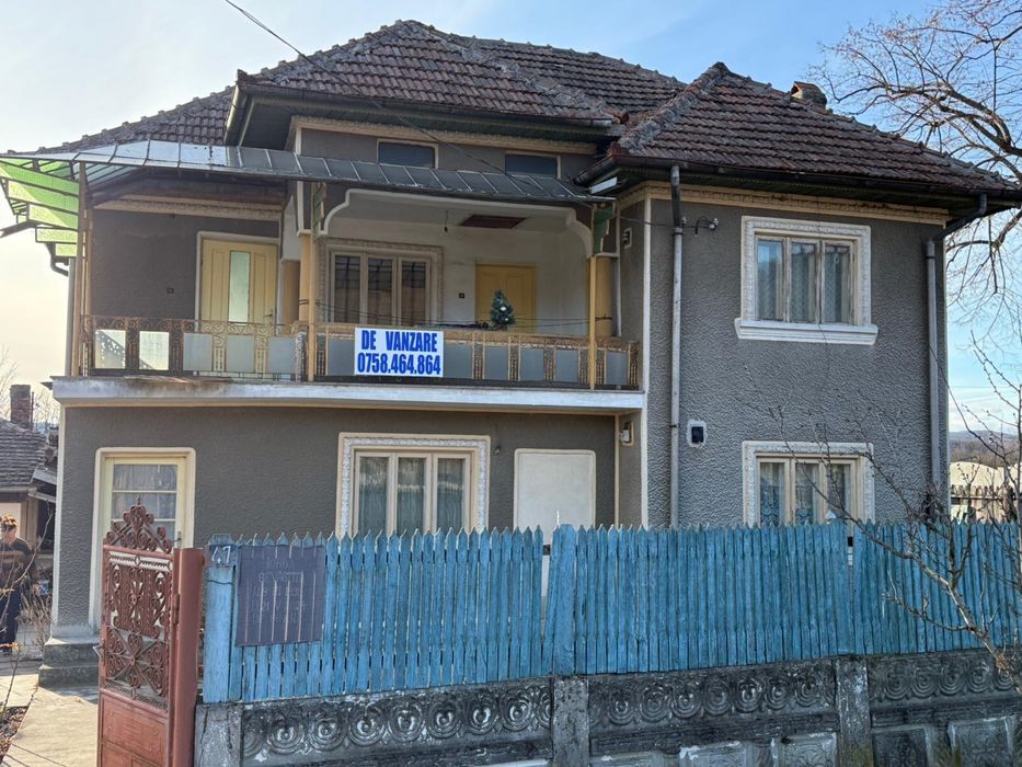 Casa cu etaj de vanzare
