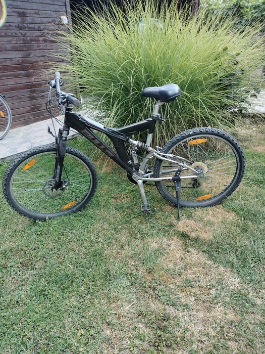 De vânzare două biciclete