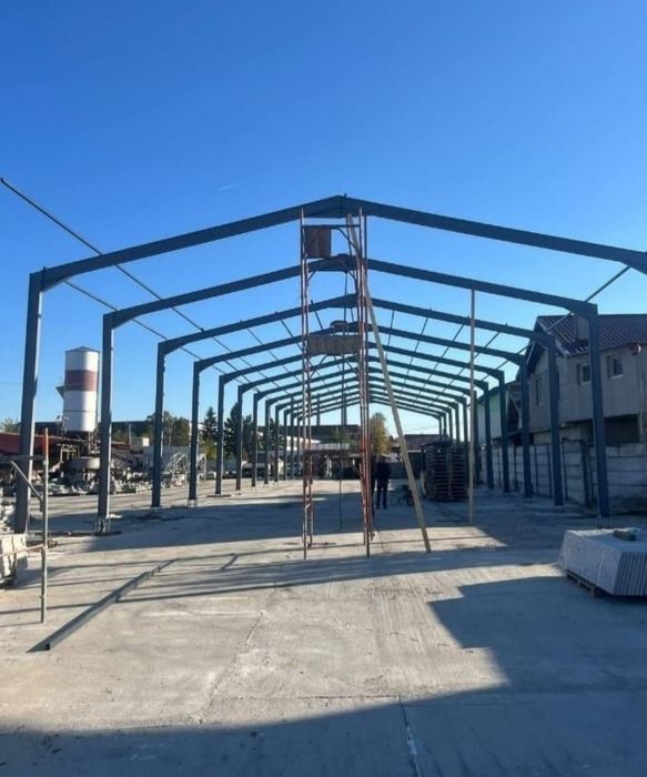 Vând structură metalică