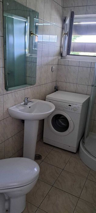 Apartament de vanzare 3 camere in Petrosani, str. Independentei, partial mobilat, doua balcoane (unul inchis), izolat termic interior