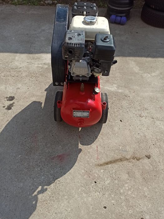 Compresor de  aer pe benzină