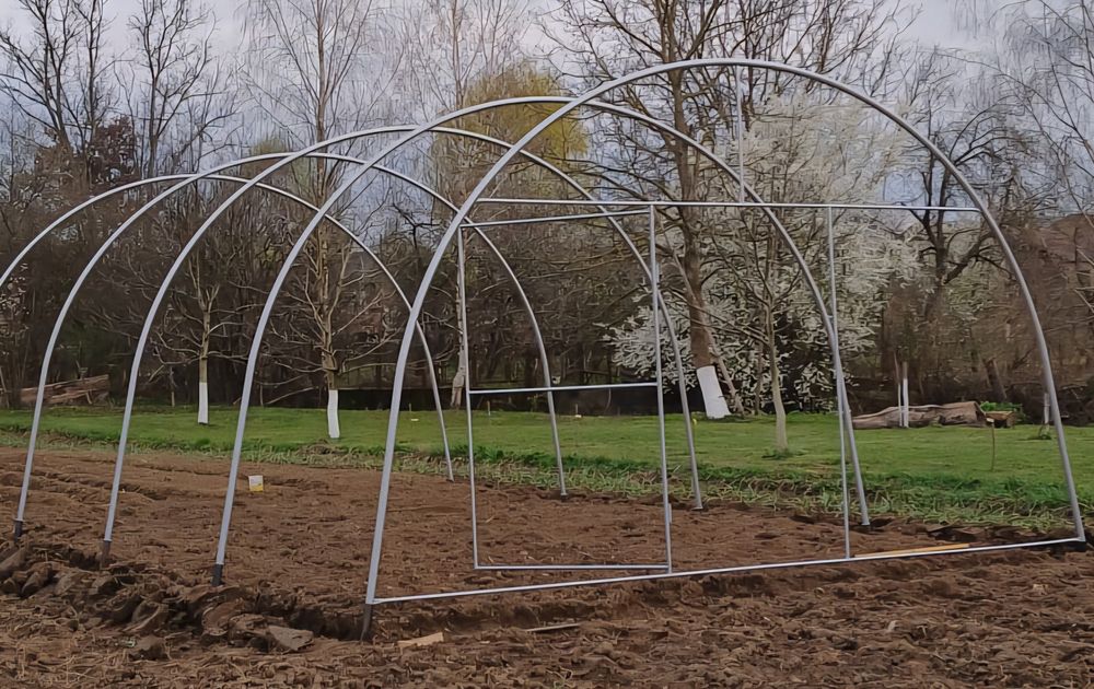 Hranitoare porci, Valau, Adapatoare animale Iesle fan Iesle baloti. Hranitoare pentru porci, iesle oi, echipamente zootehnie