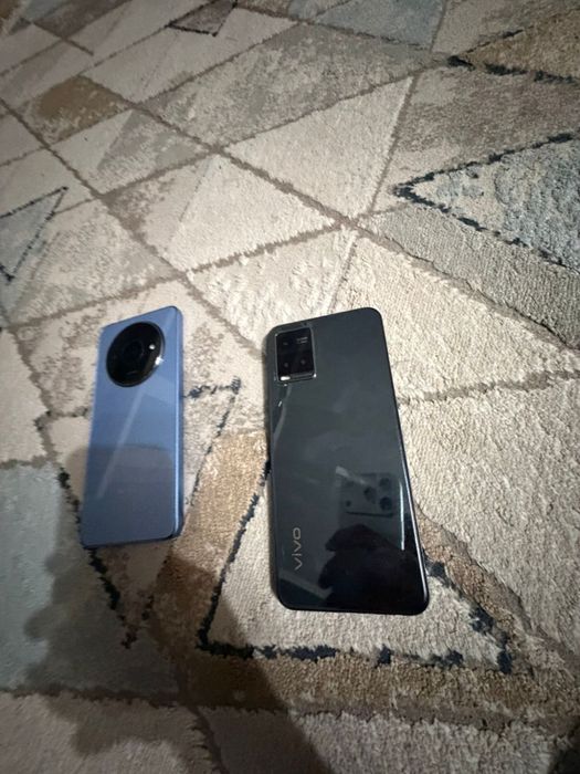 Два телефон на Айфон