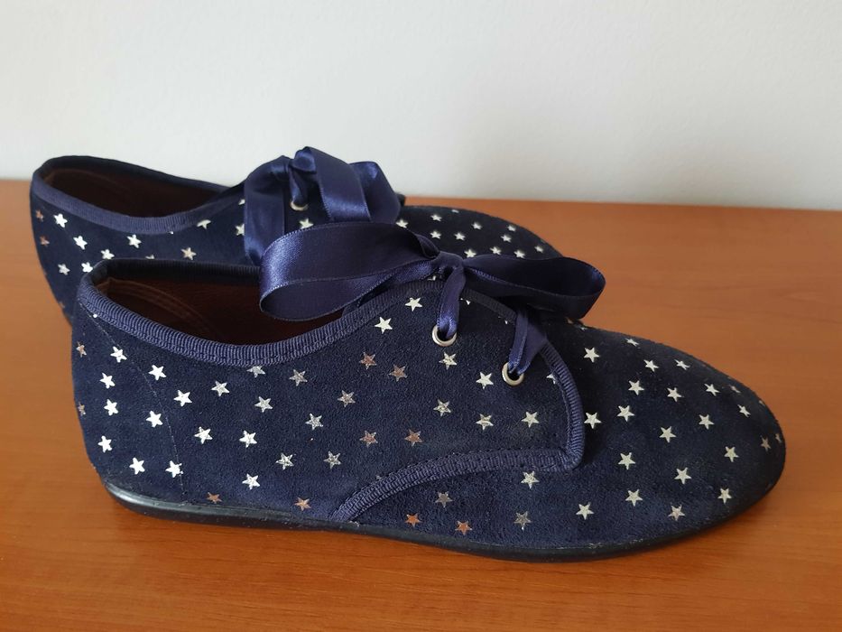 Pantofi albastru cu stelute argintiii cu siret matase 37 (23,5 cm)