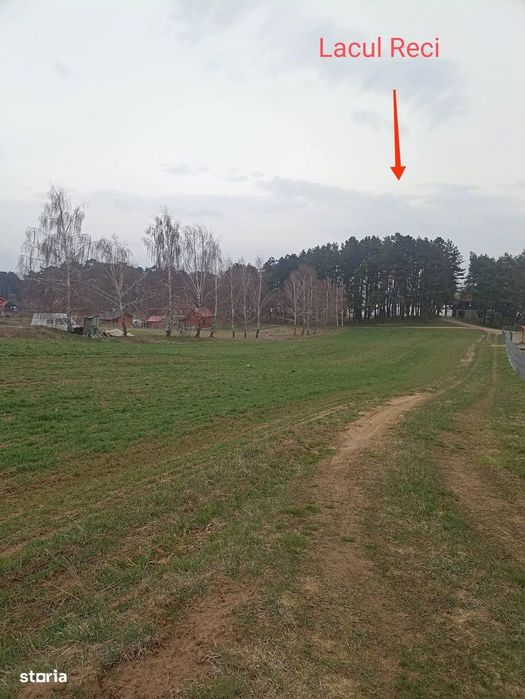 De vânzare teren intravilan în Lacul Reci