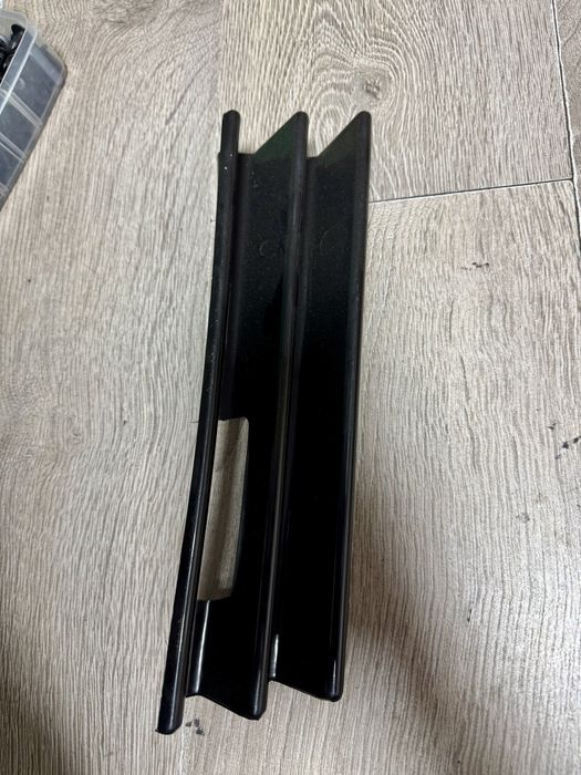 Grila stinga bara fata mercedes s-class w140