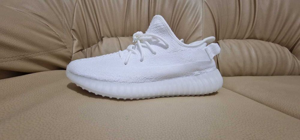 Yeezy cream white
