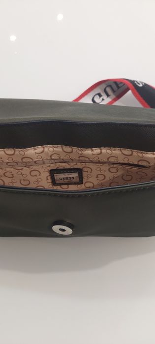 Дамска чанта Guess