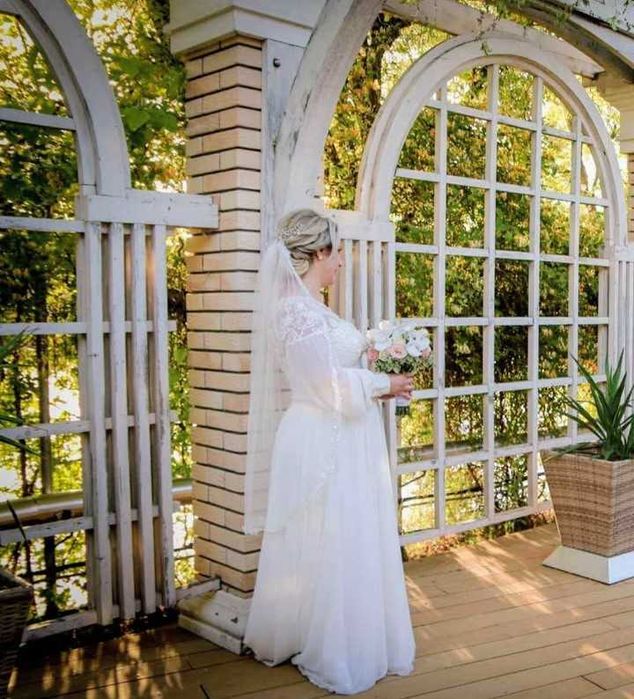 Vând rochie mireasă din colecția  REINA de la CASA DE MODĂ ROXY WHITE , CRAIOVA.