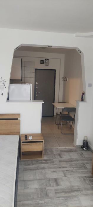 Vand camera de camin in fata liceului de Chimie