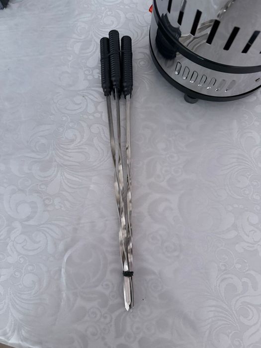 Продается электрошашлычница новый