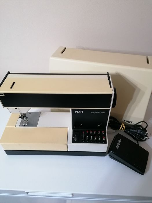 Mașina de cusut pfaff 1027