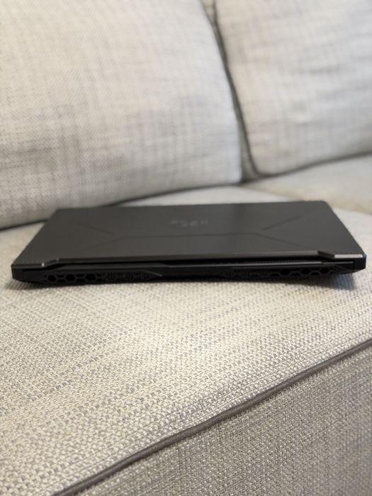 Laptop Asus TUF Gaming cu CUTIE F17 FX706HCB