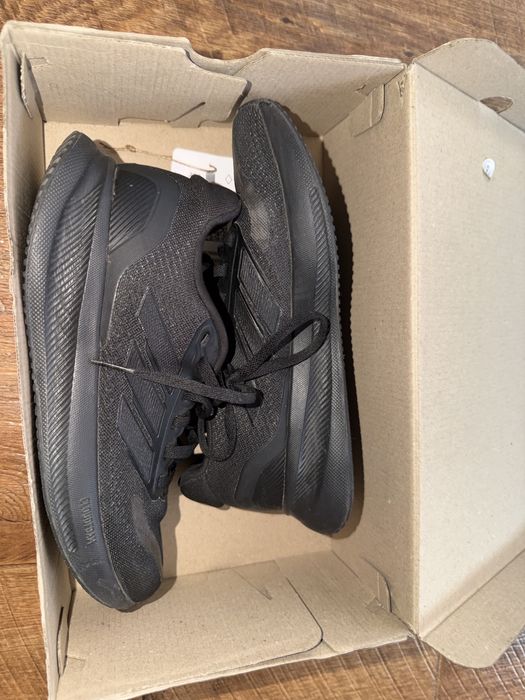 Продам кроссовки Adidas новые