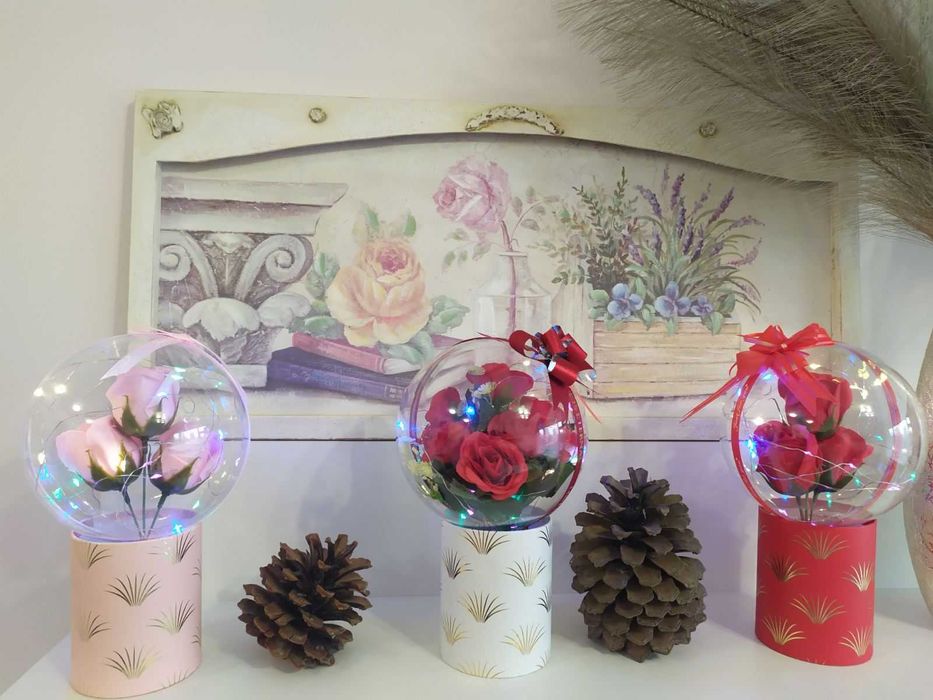 Роза,цвете ,букет в стъклена сфера,стъкленица с лед осветление!Подарък