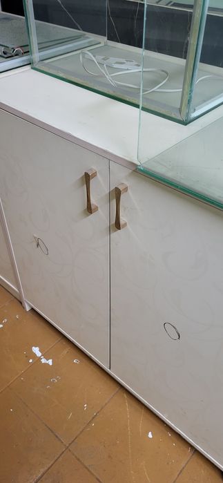 Шкафчики белые б/у