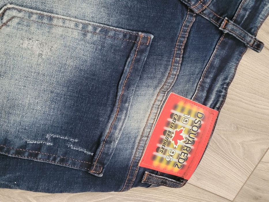 Blugi dsquared2(marimea-M)