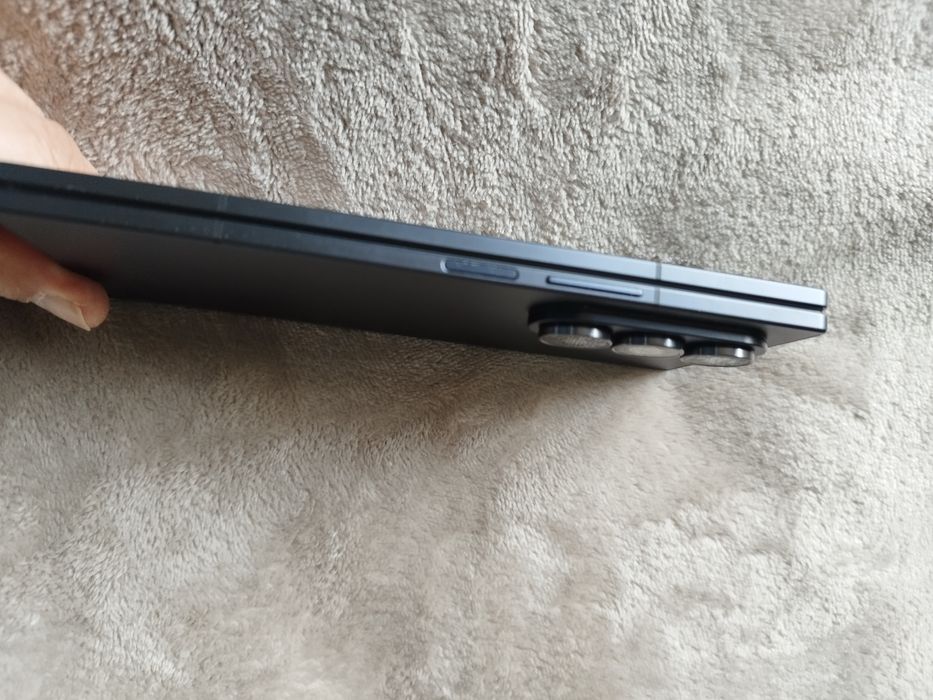 Galaxy Z Fold 7 negru ca nou.