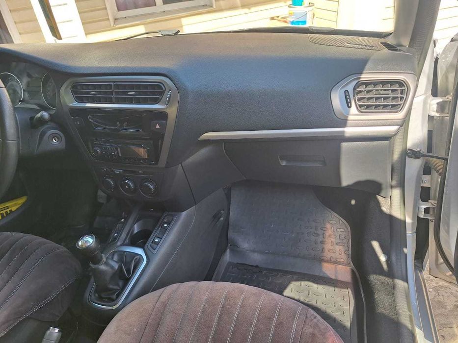 Автомобиль марки Peugeot