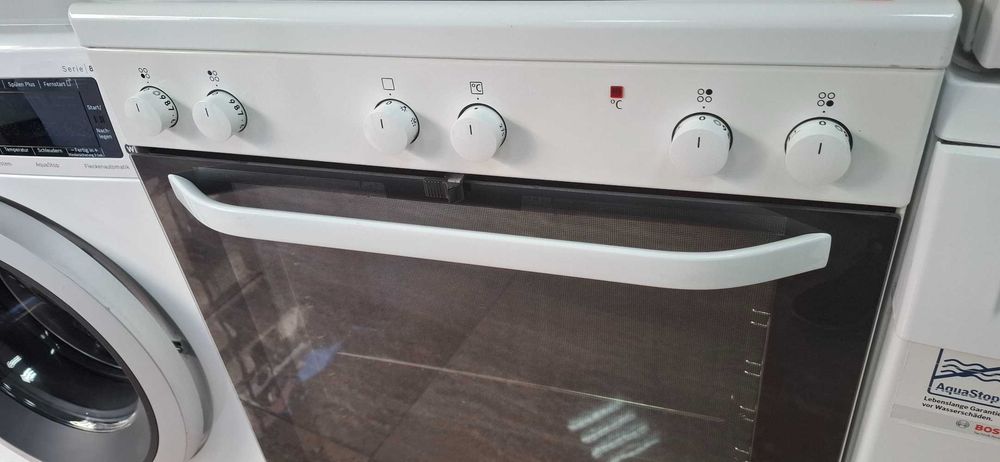 Свободно стояща печка ElectroLux - 4 котлона - Гаранция