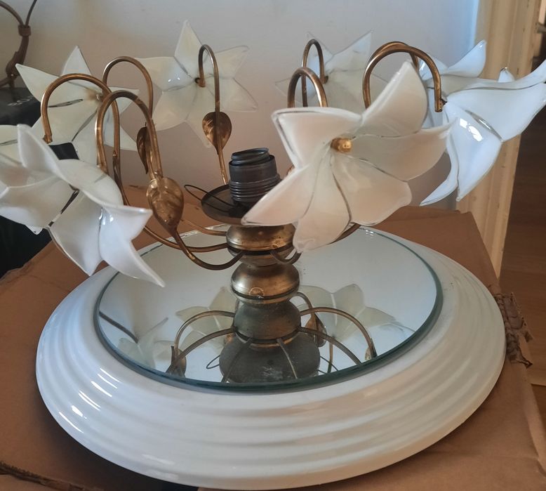 Продам люстра Лилия