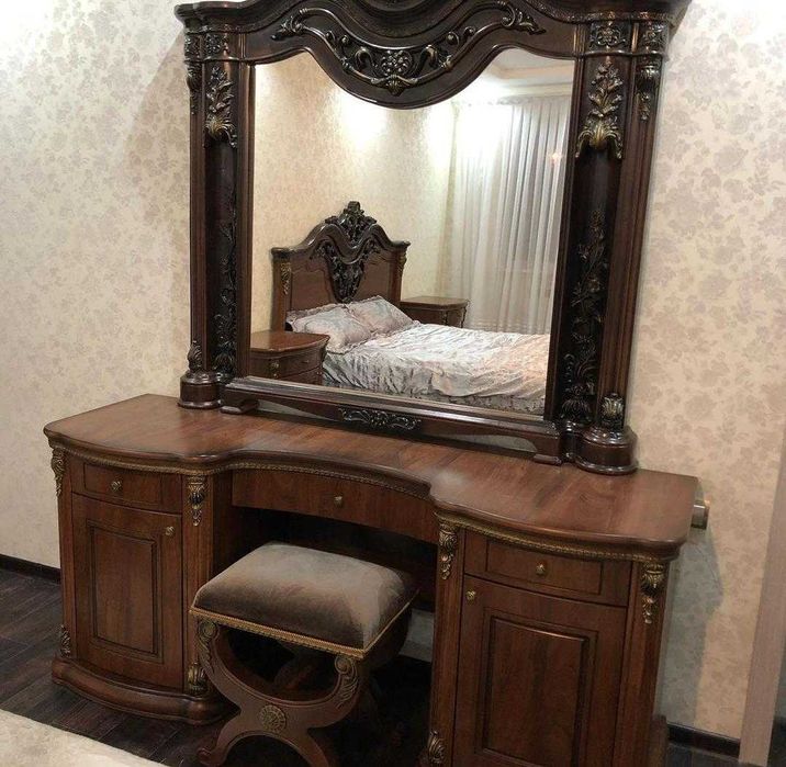 Продам спальный гарнитур