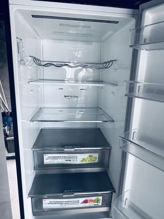 Продам Большой Черный холодильник