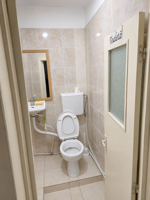 Inchiriez apartament centru vis-a-vis de pompieri langa Hotel Hilton. 100mp str 21 decembrie.