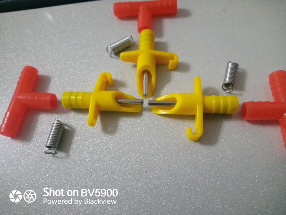 Продам нипельные поилки