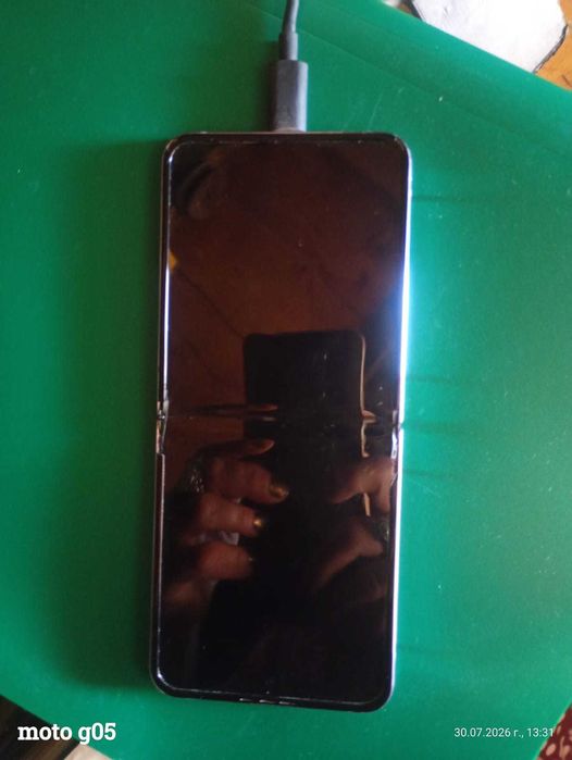 Samsung Galaxy Z Flip 4 - За части (Работеща платка)