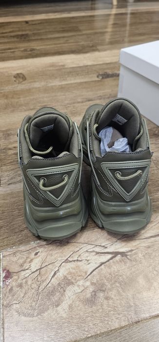 Încălțăminte Guess mărimea 41