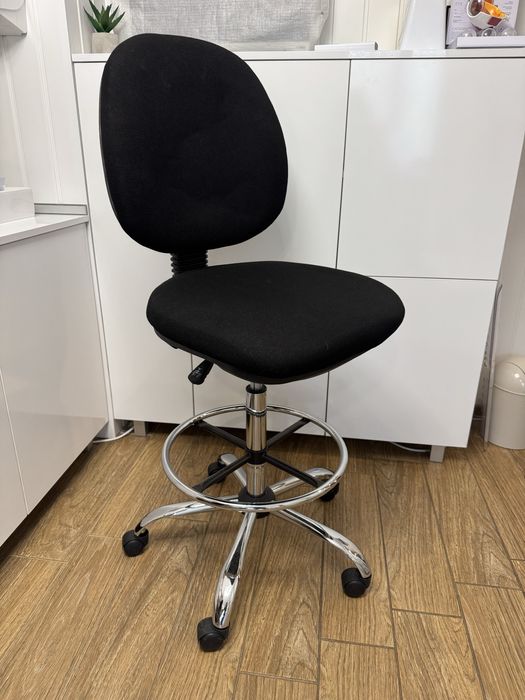 Офис стол - въртящ се