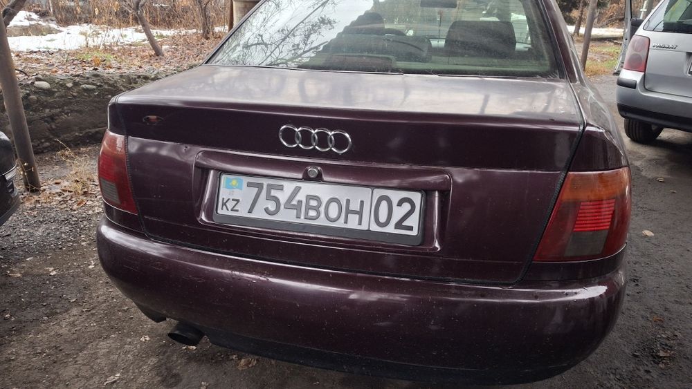 Audi   a4  1997 год