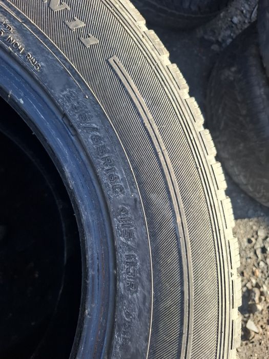 Vand 2 anvelope 235 65 16 C falken de iarna bune dot 2021