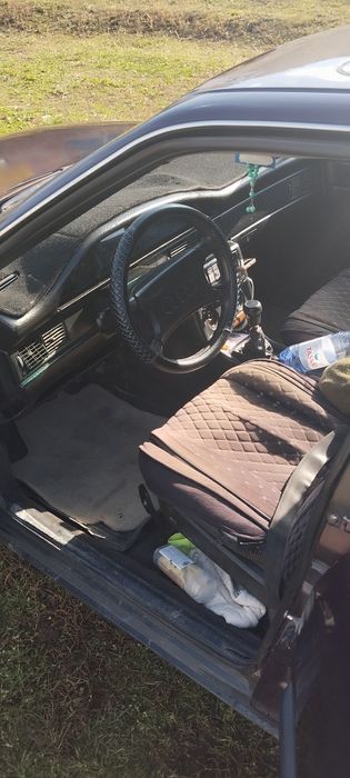 Ауди 100 в хорошем состояние