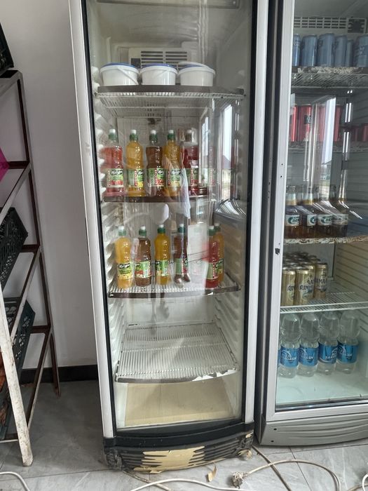 Продам витринные холодильники