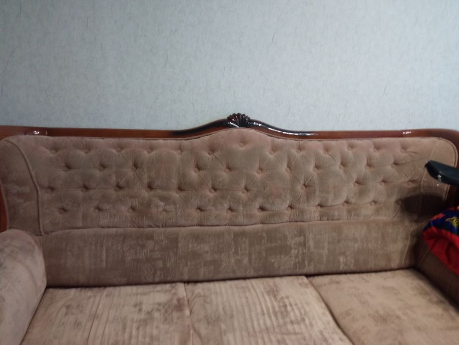 Мягкая мебель (диван и 2 кресла)