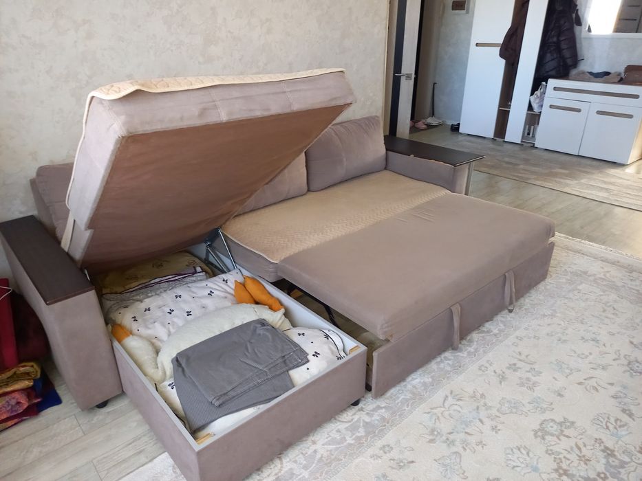 Продам диван угловой