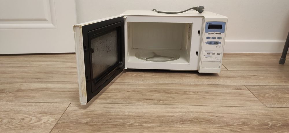 Продам микроволновую печь LG