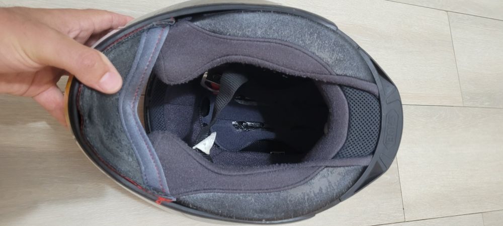 Vând casca moto Shoei mărime M