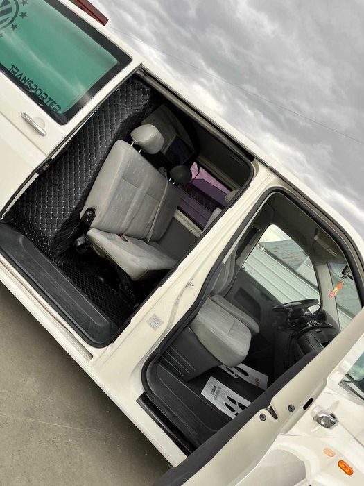 Vând Volkswagen  Transporter cu 6 locuri si duba an 2007